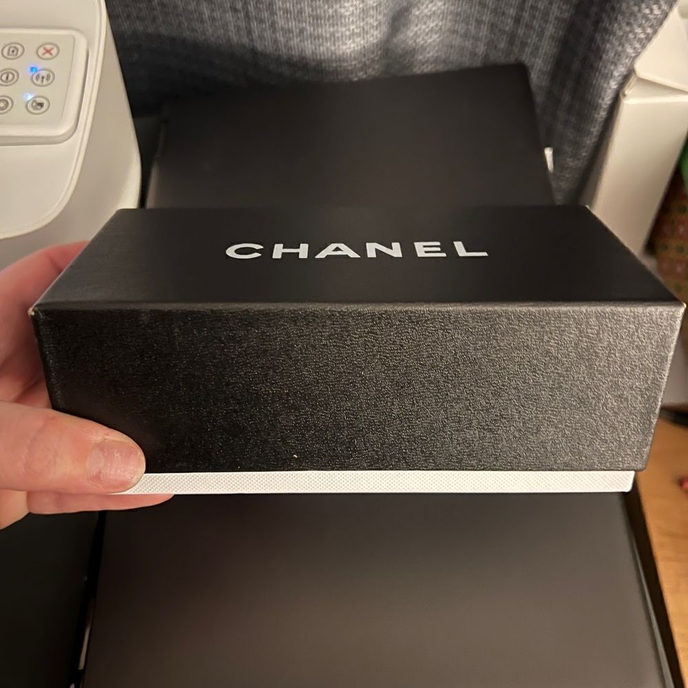 Two Chanel boxes - Picture 9 of 9